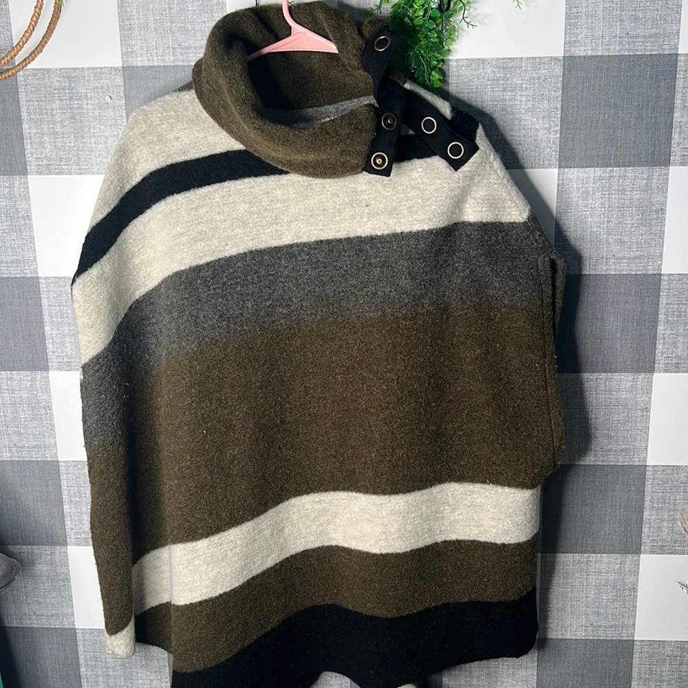 Tabitha Tranverse Wool Poncho